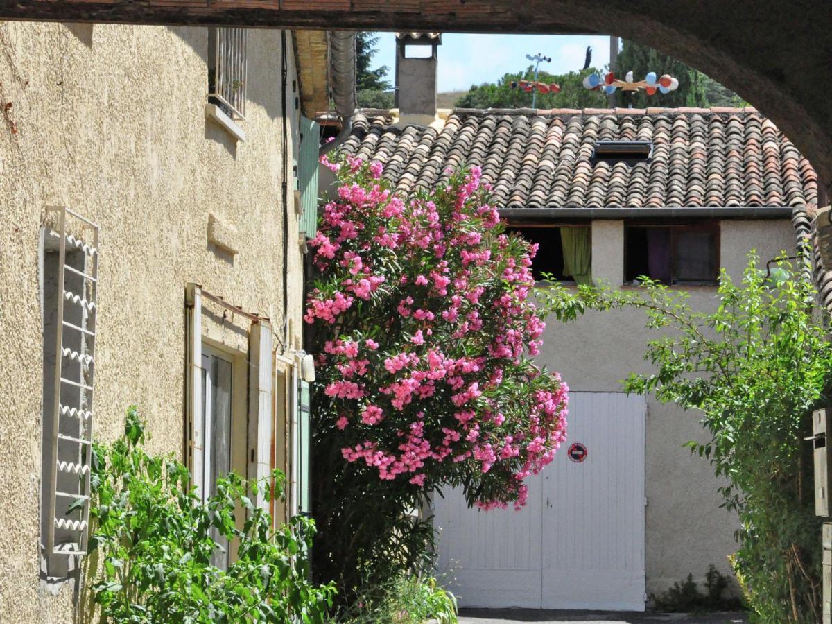 Vibrant Villa In Malauc Ne With Private Garden Malaucène Exterior foto